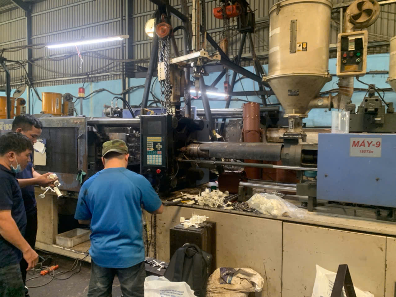 Injection molding machine 6.jpg